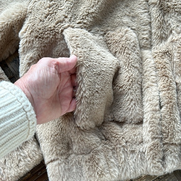 Tan Faux Fur Cropped Jacket - Picture 3 of 9